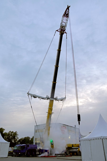 Grove presents two new five-axle all-terrain cranes at customer events in Wilhelmshaven